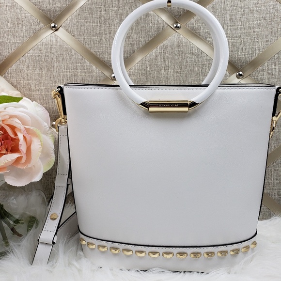 Michael Kors Handbags - ⬇️🌟NWT🌟Michael Kors White Bucket Bag